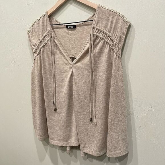 Miss Me Heathered Knit V-Neck Top - Size: XS - Picture 7 of 9